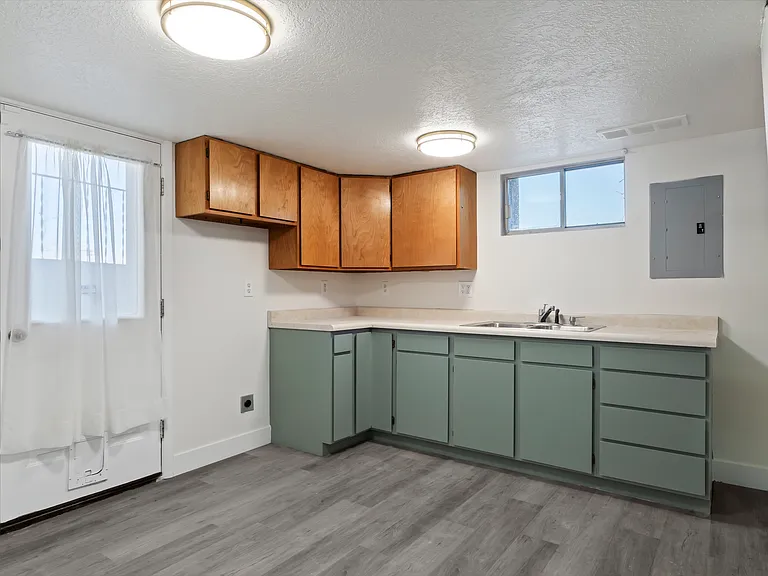 377 N 200 W — Photo 16