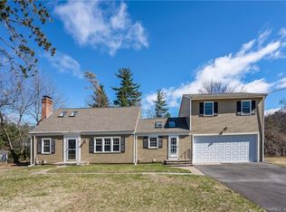 8 Farmstead Ln, Farmington, CT 06032
