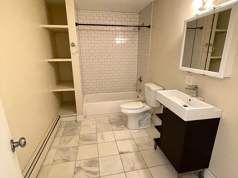 238 Everett St #2 — Photo 8