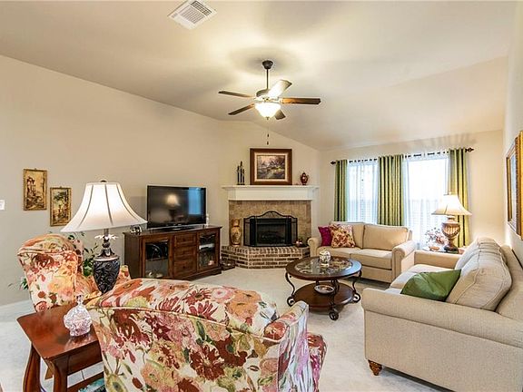 4th image of 1912 Town Creek Cir