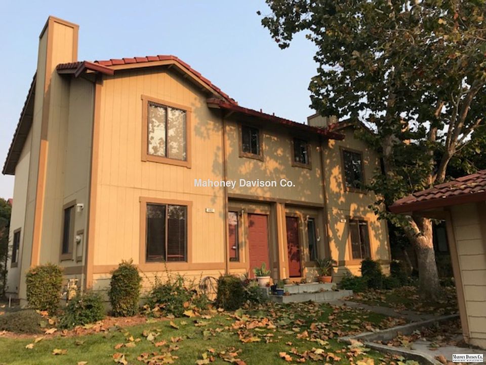 1st image of 484 Park Place Dr