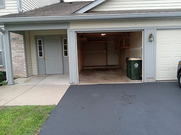 MAIN ENTRY/GARAGE ATTACHED