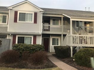 7 Magnolia Ln, Warwick, NY 10990
