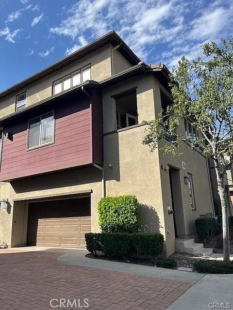 3 bed, 1617 sqft, $3,350 — Photo 2