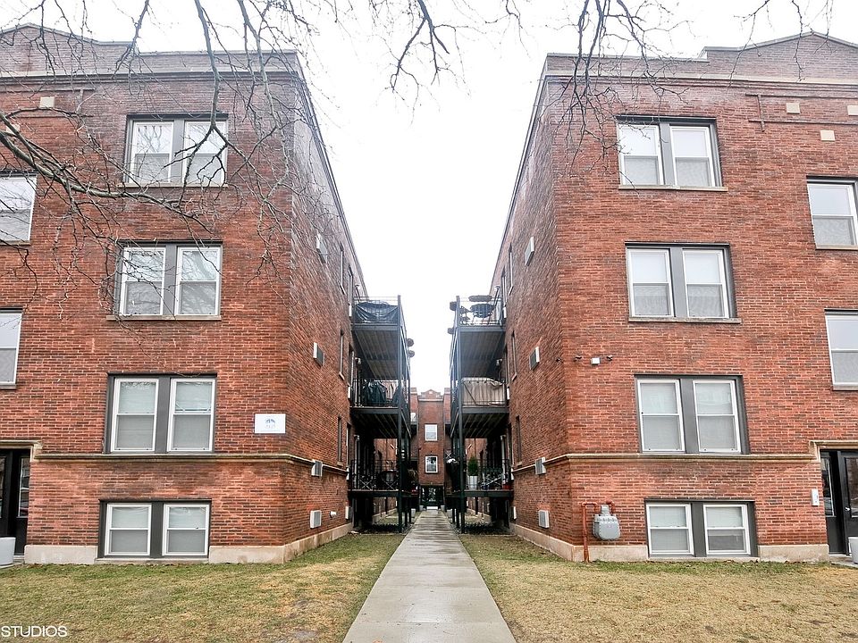 1st image of 4866 N Rockwell St APT 1E