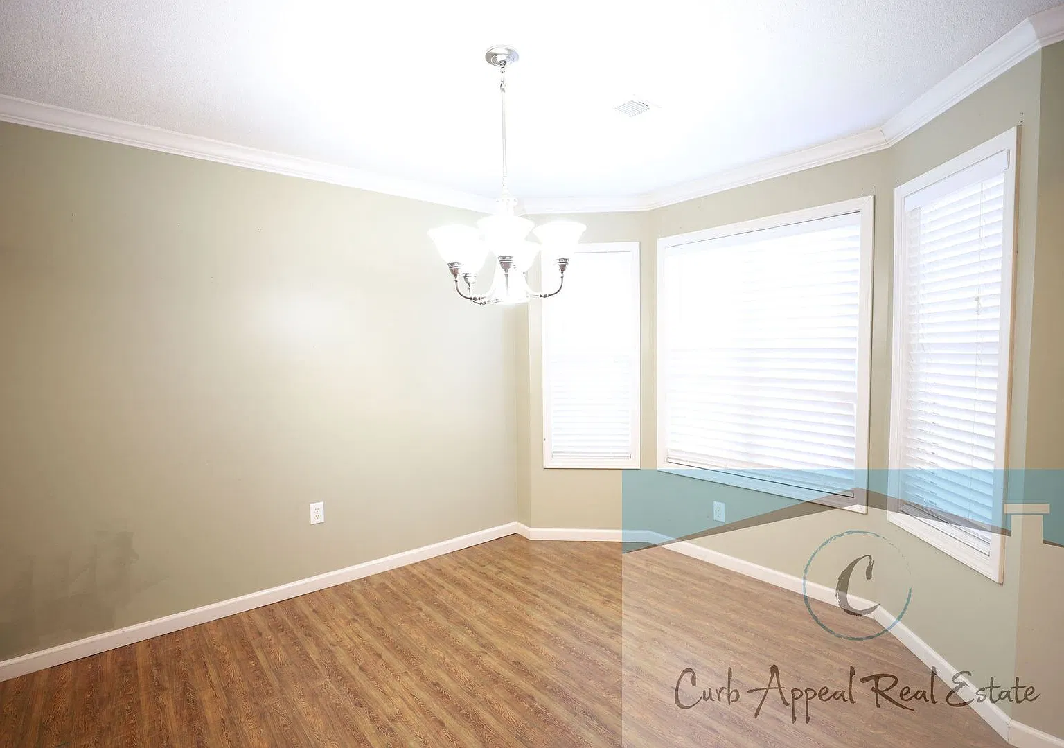 Beautiful 3-Bedroom Home with Fenced Backyard 1,622 Sq. Ft. Nettleton Schools! — Photo 2