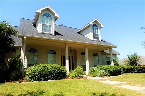 1st image of 2706 Victory Ln