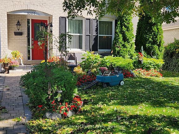 2nd image of 1007 Moorelands Cres
