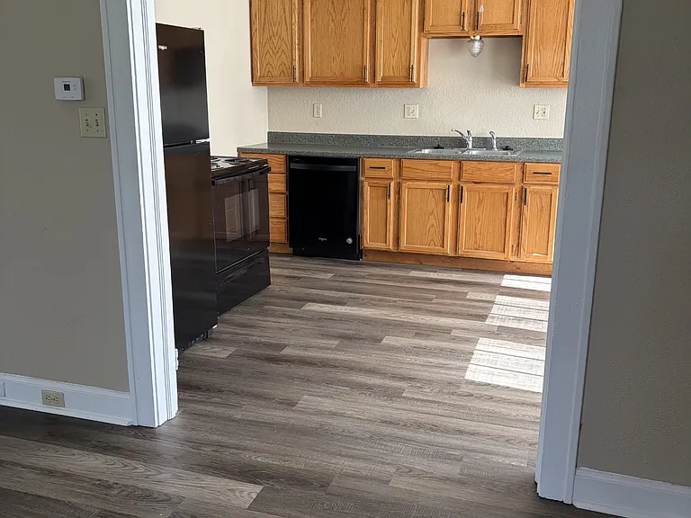 211 W South St — Photo 5