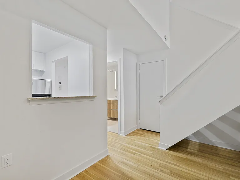 123 E 54th St #7F — Photo 8