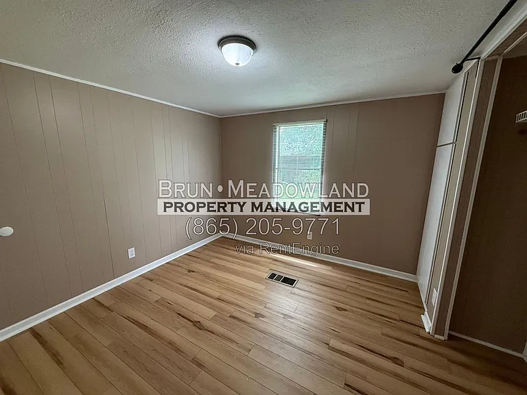 2250 Woodby Ln — Photo 17