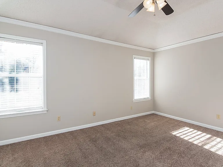 2214 Lake Hill Ct — Photo 6