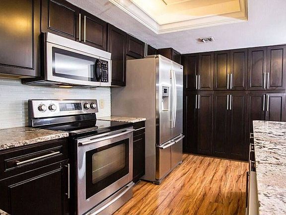 3rd image of 100 Oakmont Ln #211/212