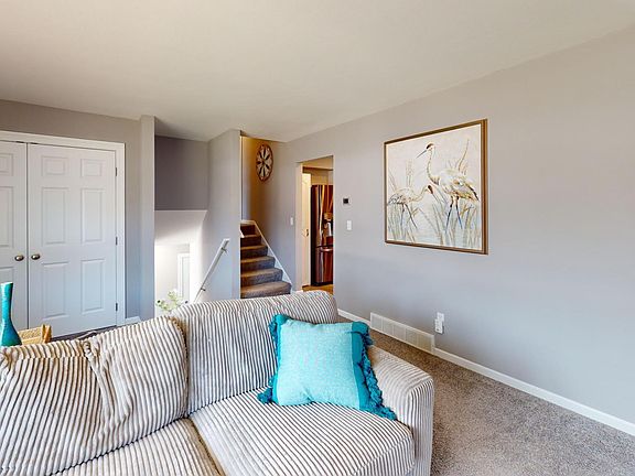 5th image of 1722 Canary Dr