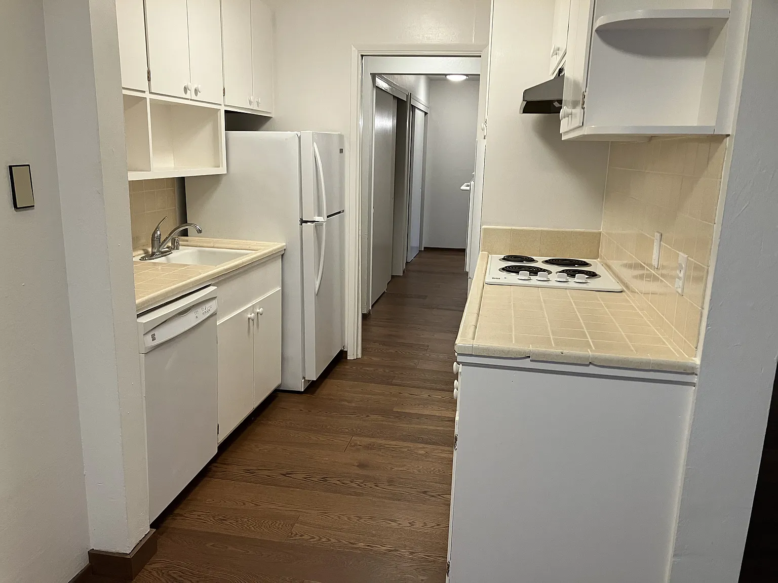 2 bed, 800 sqft, $3,100 — Photo 3