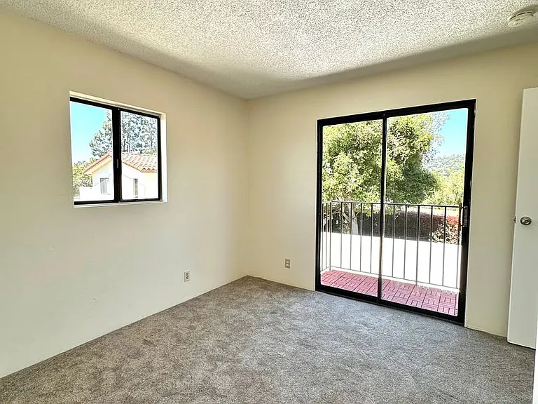 1009 E Haley St — Photo 17