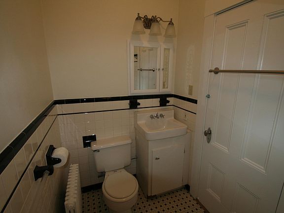 4th image of 216 Lowell St #8