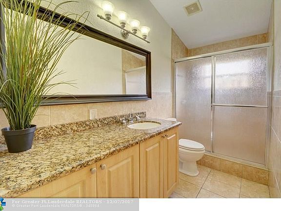 4th image of 3220 SW 2nd Ct