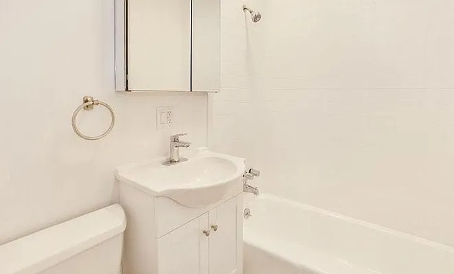 Rented by Avenues Real Estate | media 11