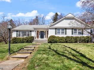 92 Cottage Pl, Gillette, NJ 07933