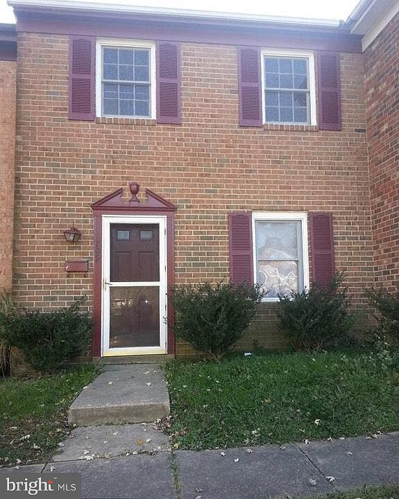 1st image of 709 Olde Greenwich Cir