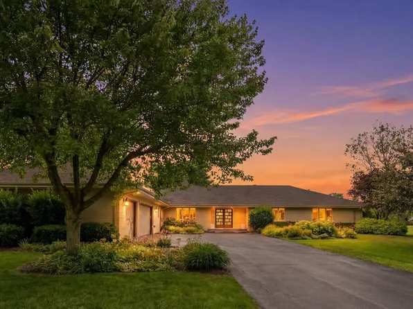 25730 N Eagle Dr, Mundelein, IL 60060