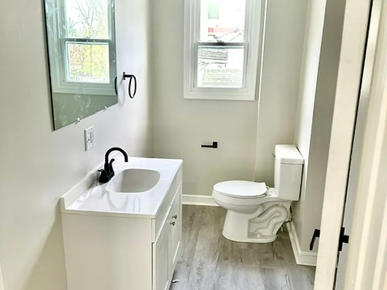 1304 Buffalo St — Photo 8