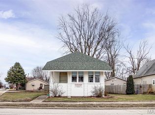 320 N State St, Roodhouse, IL 62082