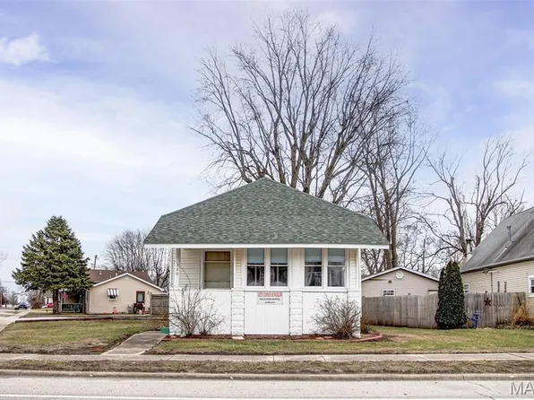 320 N State St, Roodhouse, IL 62082