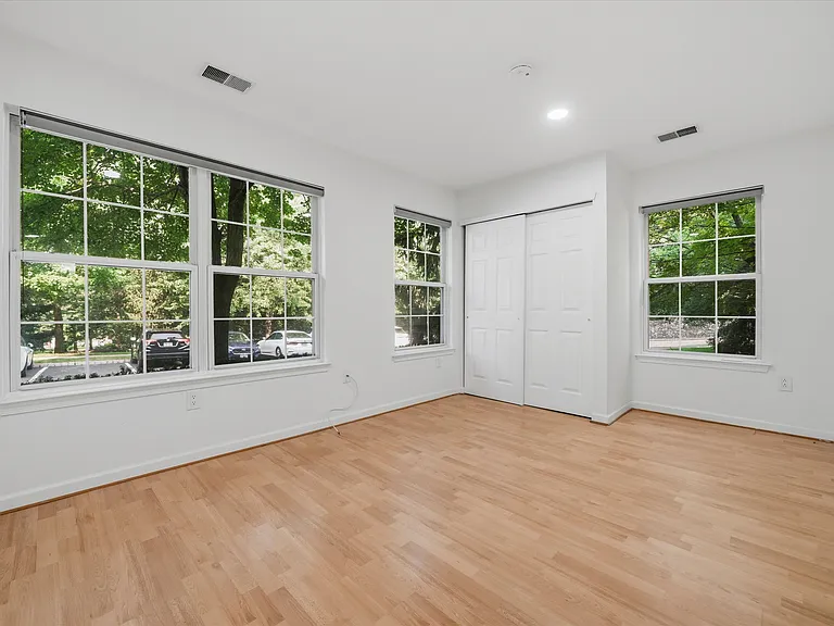 2148 Jordan Ct — Photo 15