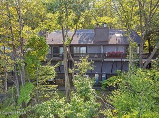 151 Cross Country Ln, Tannersville, PA 18372