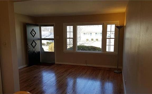 4th image of 9124 Maureen Ln