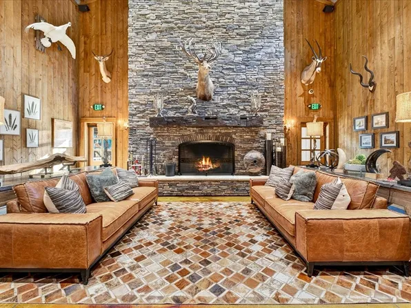 3975 Jarman Hollow Rd, Palmyra, TN 37142