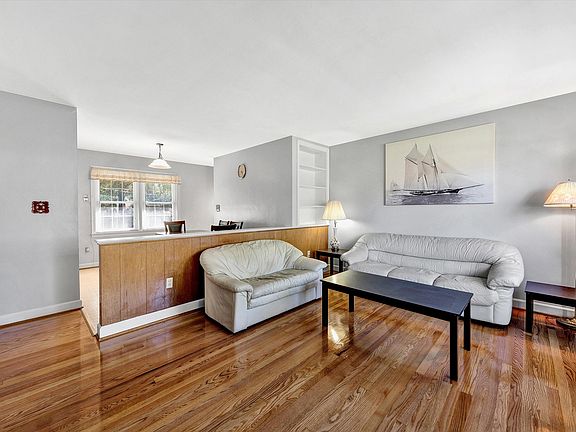4th image of 3845 Fleming Ave NE