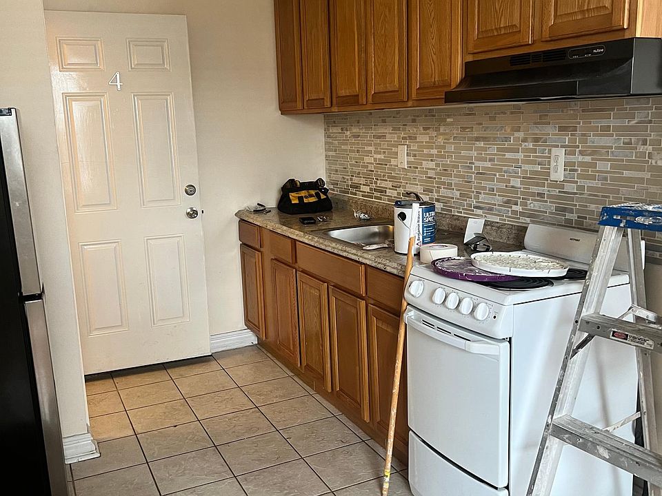 2nd image of 2556 Kensington Ave Floor 3