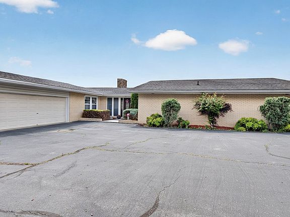 2nd image of 752 Skyview Dr
