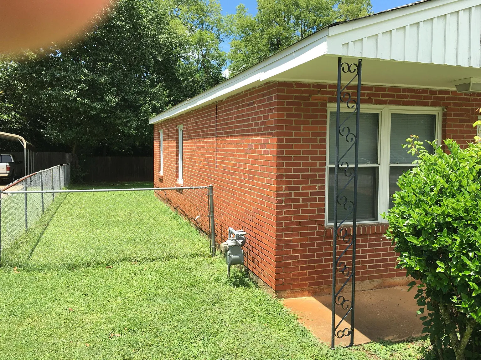3 bed, 900 sqft, $985 — Photo 3