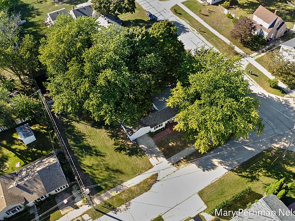 3rd image of 482 W 22nd St