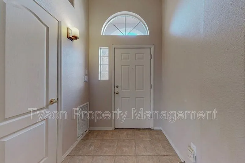 3 bed, 2.0 bath, 1624 sqft, $2,195 — Photo 2