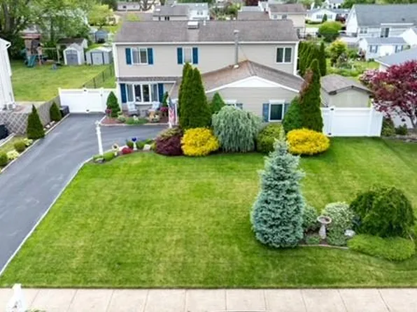 436 Greenbelt Parkway, Holtsville, NY 11742