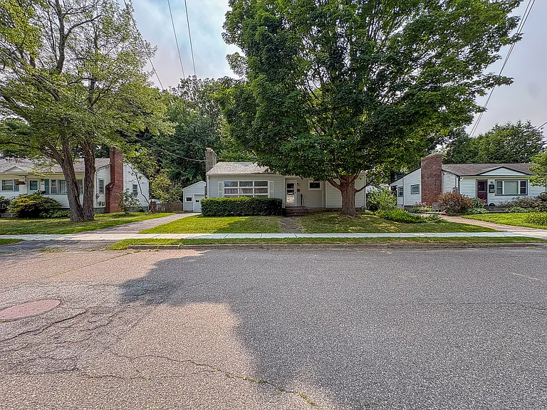 38 Marshall Dr — Photo 2