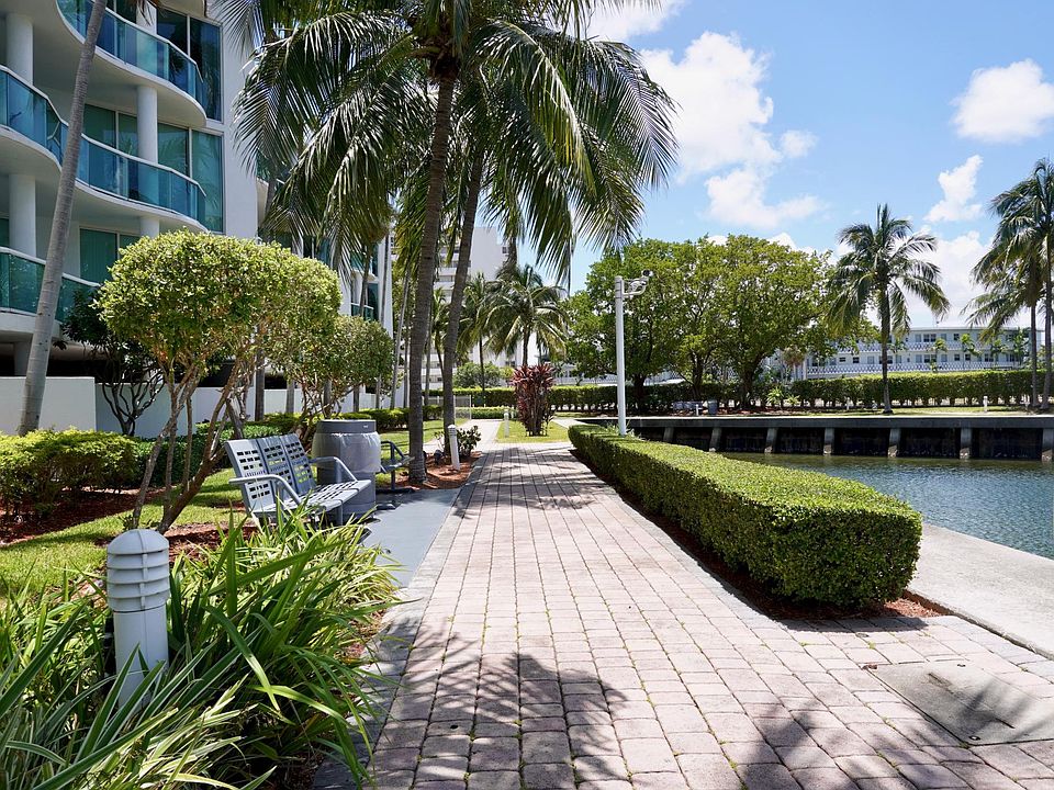 YACHT PROMENADE WALKING AREA