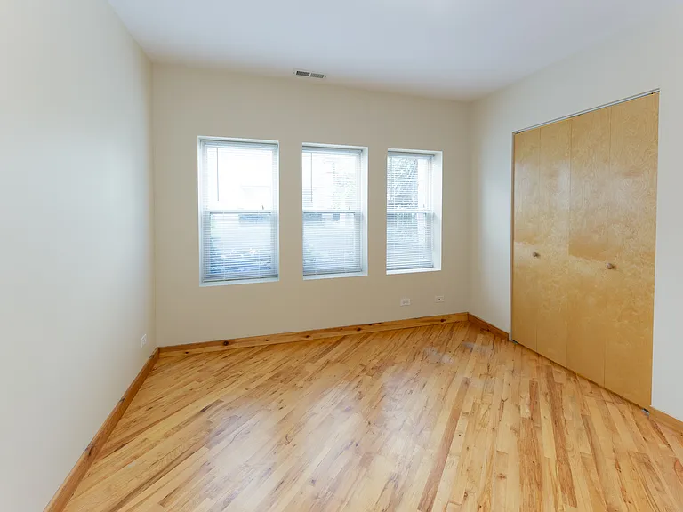 1118-28 E. Hyde Park Blvd. — Photo 14