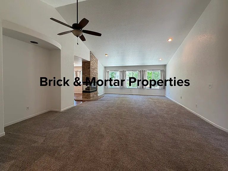202 Spyglass Ct — Photo 4