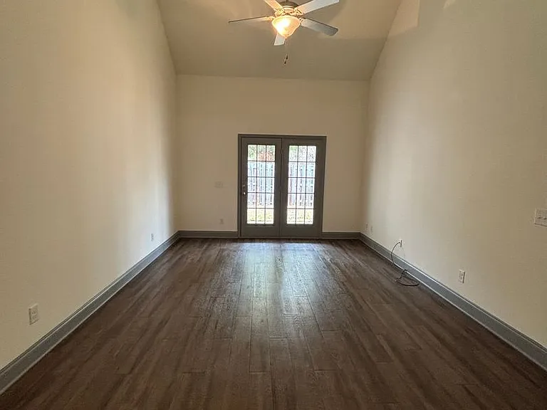 703 Buddy Ct — Photo 6