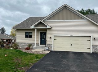 2061 Cardinal Gln, Saint Paul, MN 55109