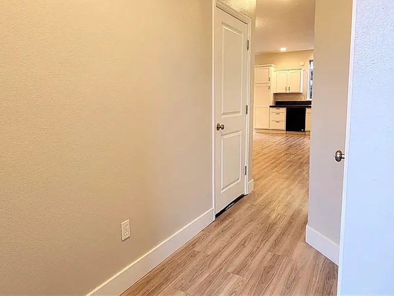 7005 NE 61st St — Photo 2