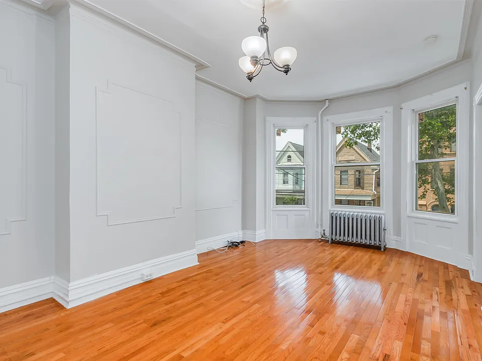 100 Clerk St #2