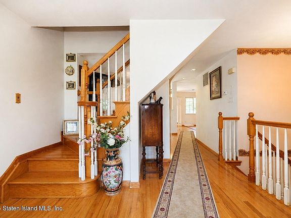 5th image of 39 Hemlock Ln