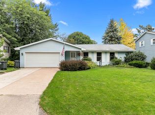 2208 W Larkspur Dr, Appleton, WI 54915